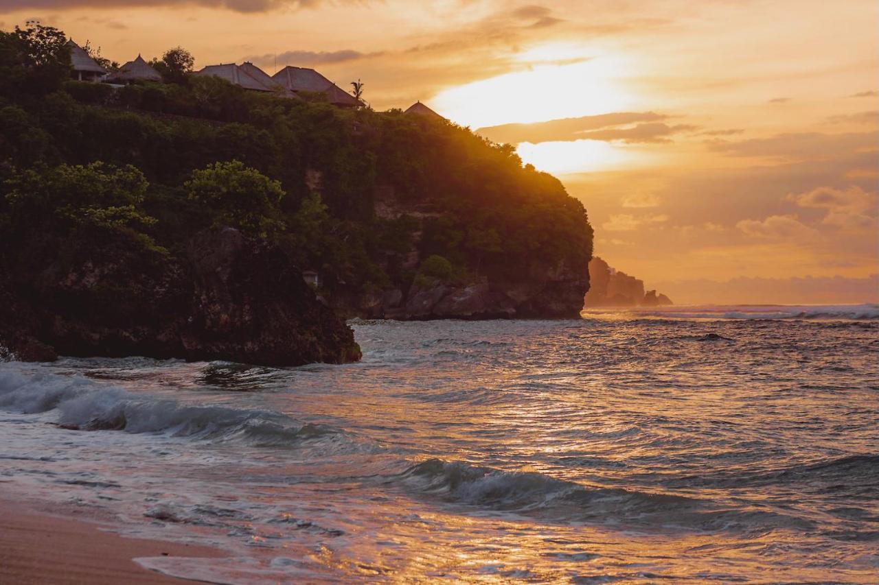 Legends Beachfront Resort Uluwatu  Exterior photo